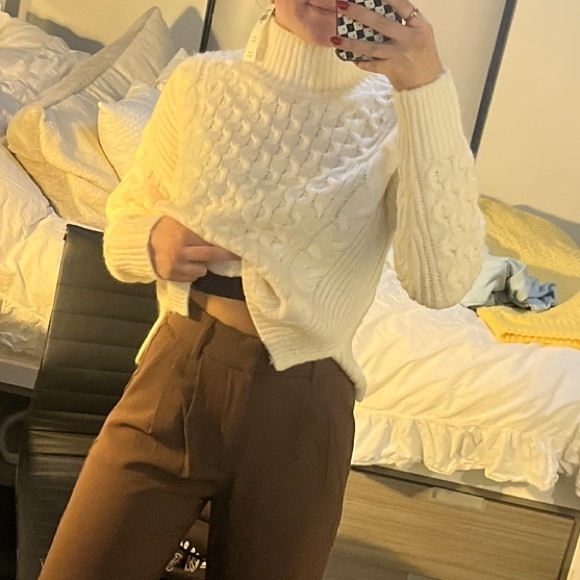 Abercrombie & Fitch White Cable Turtleneck Sweater - Picture 7 of 15